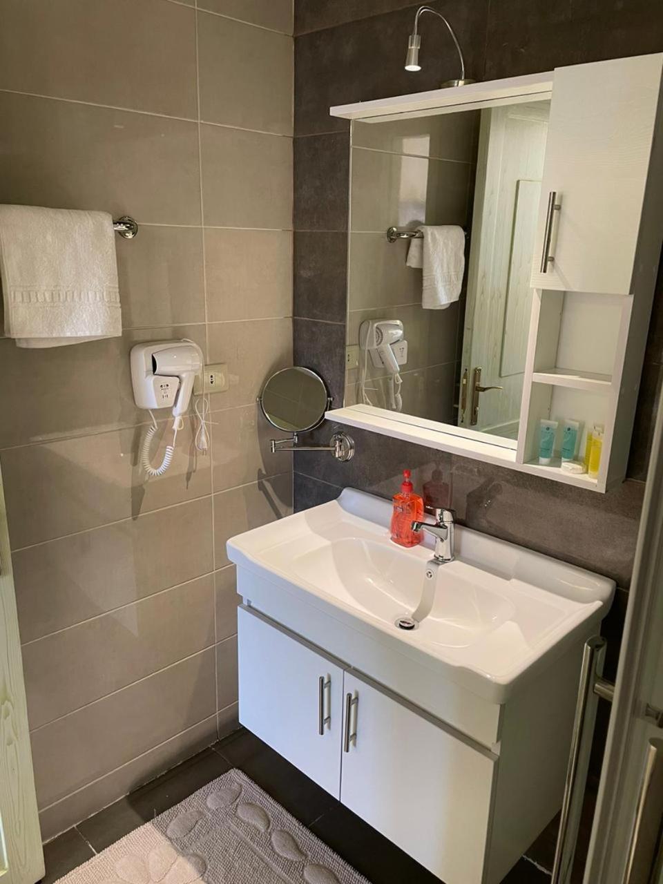 Classy Hostel Madaba Extérieur photo